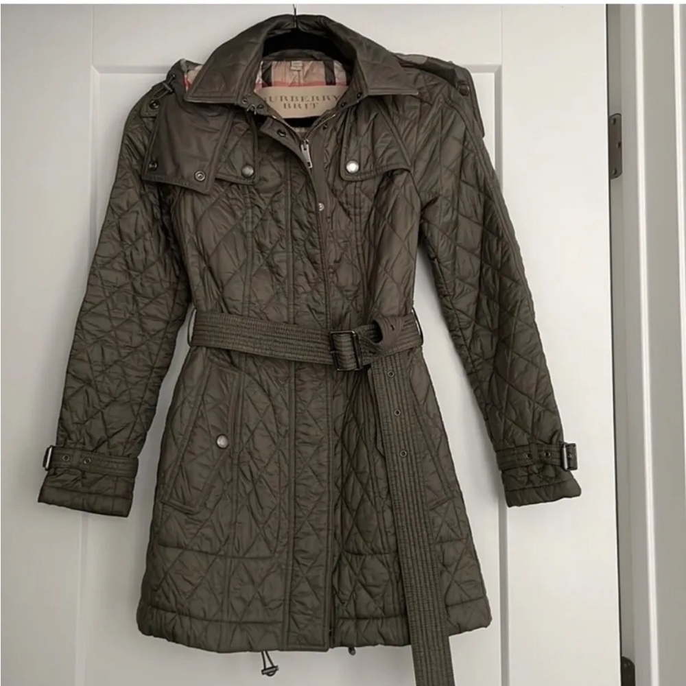 NWOT - Never worn Burberry finsbridge belted quilted jacket